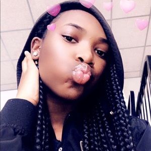 Meet your Posher, Emani